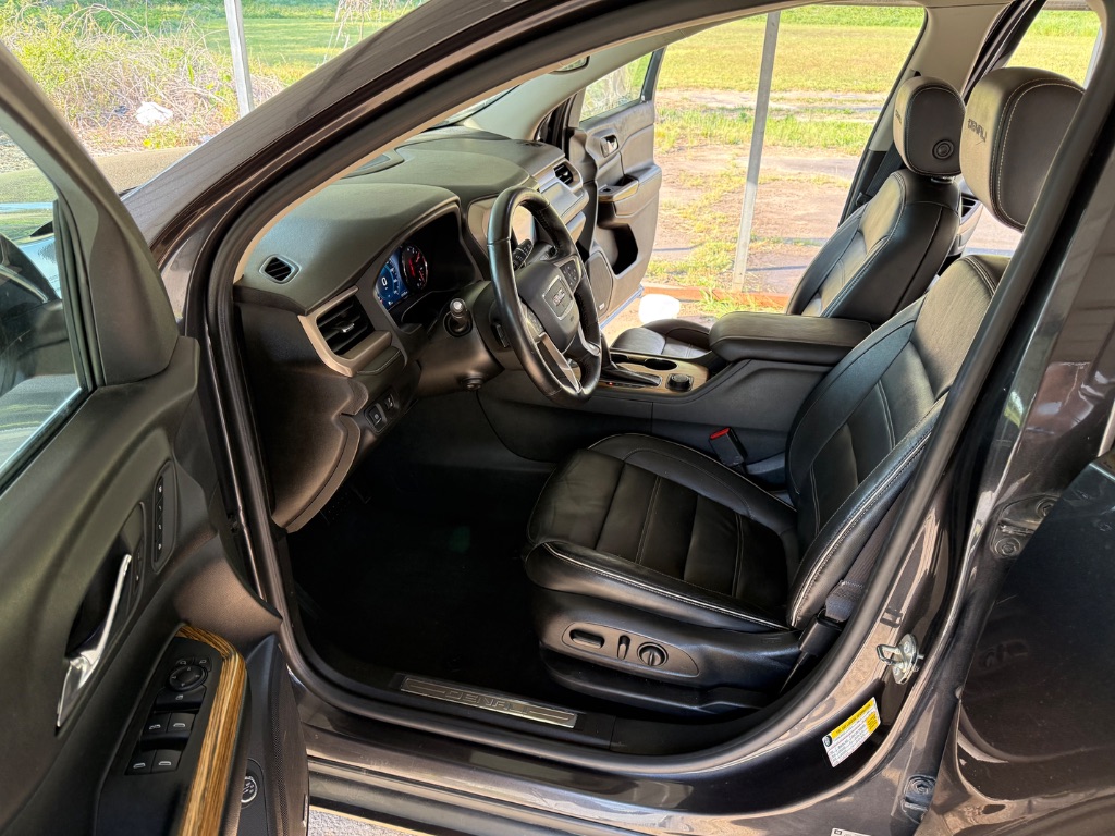 2017 GMC Acadia Denali - Photo 8