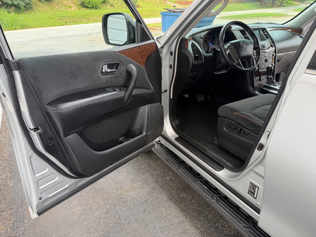 2017 Nissan Armada SV - Photo 10
